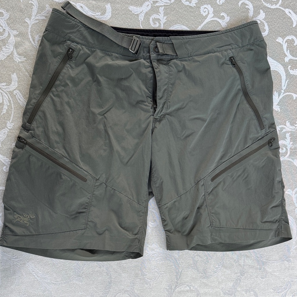 Arc’teryx Palisade performance shorts.